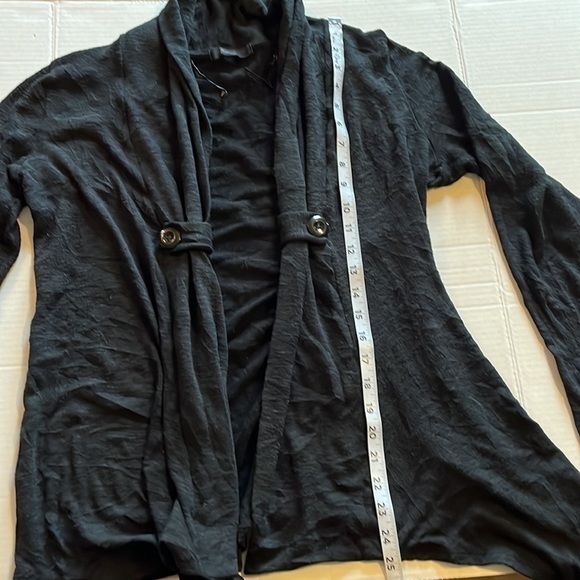 Xai-size large-black open lightweight long sleeve cardigan with button detail - Picture 6 of 8